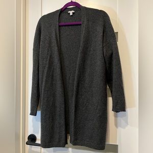 100% Cashmere Rib-Trimmed Open Sweater. Charcoal Gray. LP. FLAW
